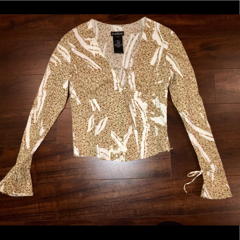 BEBE babydoll low-cut long sleeve blouse